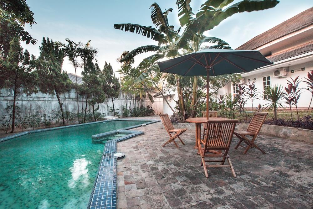 Hotel Oyo 332 G17 2*